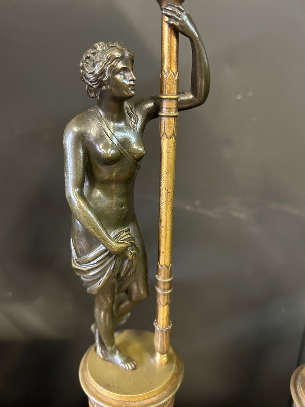Ein Paar Kerzenhalter aus Bronze für Frauen im Empire-Stil - Anfang 19.