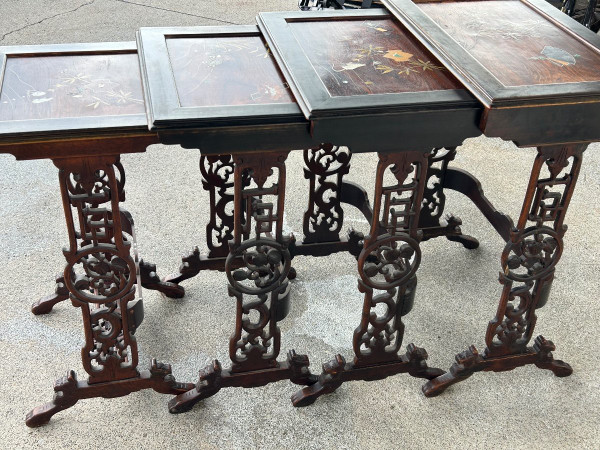Suite De Quatre Tables Gigognes Japonisantes D’époque XIXe