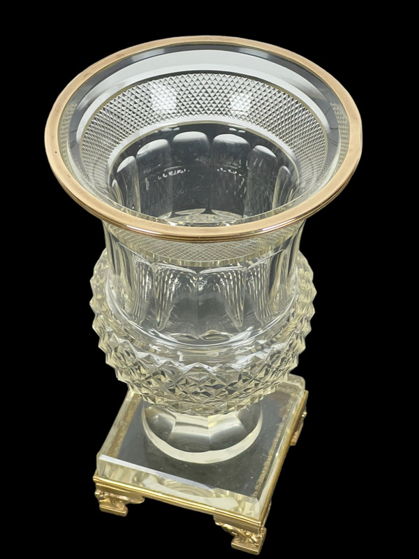 PAAR ANTIKE BACCARAT-VASEN AUS DEM 19. JH. IN MEDICIS-FORM AUS GESCHLIFFENEM KRISTALL