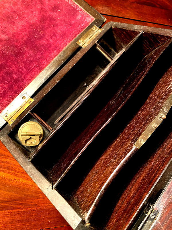 Wunderschöner Reiseschreibtisch aus der Louis-Philippe-Zeit aus Ebenholz, Palisander mit Intarsien
