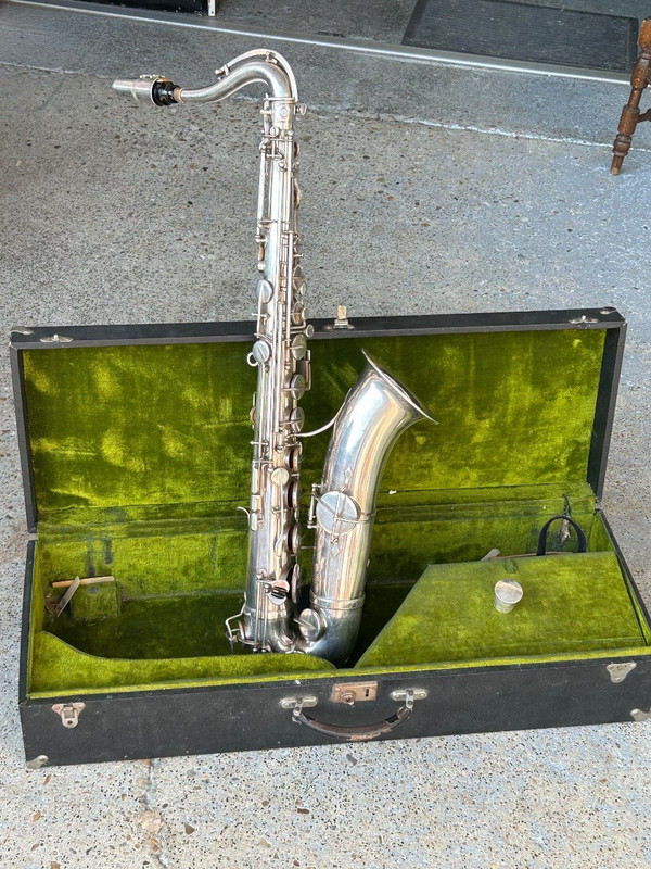 Saxophon - Saxofon aus versilbertem Metall Von Couesnon & Cie Um 1930