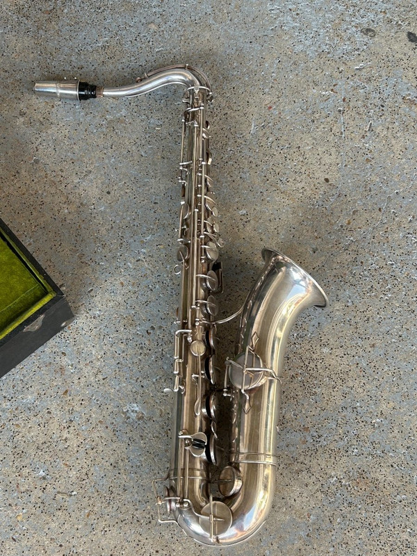 Saxophon - Saxofon aus versilbertem Metall Von Couesnon & Cie Um 1930