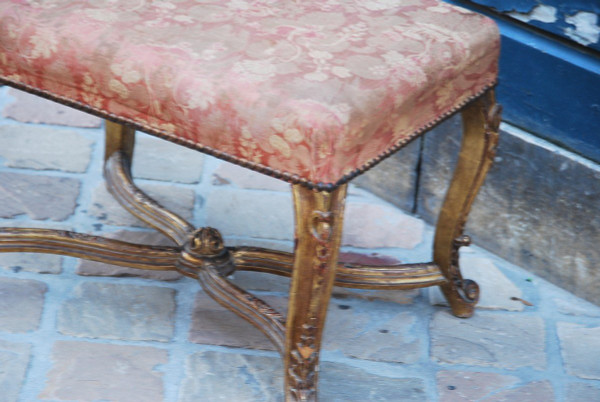 Tabouret En Bois Doré De Style Regence