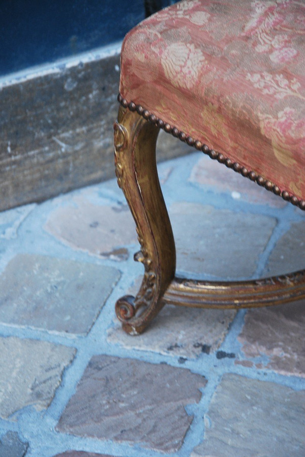 Tabouret En Bois Doré De Style Regence