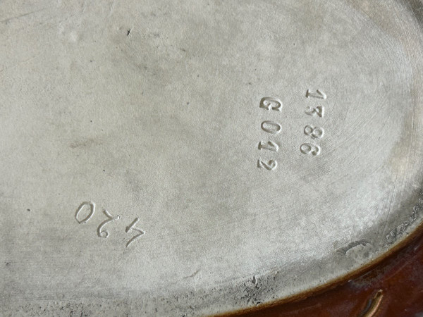 Steingut-Pflanzgefäß aus der Zeit des Jugendstils im Geschmack von Carrier Belleuse, signiert zur Entschlüsselung