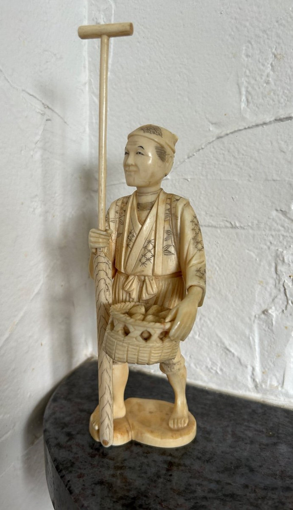 Okimono - Netsuke Ivory Carving From Japan Late 19th Century