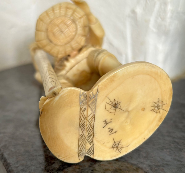 Okimono - Netsuke Ivory Carving From Japan Late 19th Century