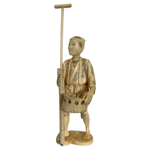 Okimono - Netsuke Ivory Carving From Japan Late 19th Century