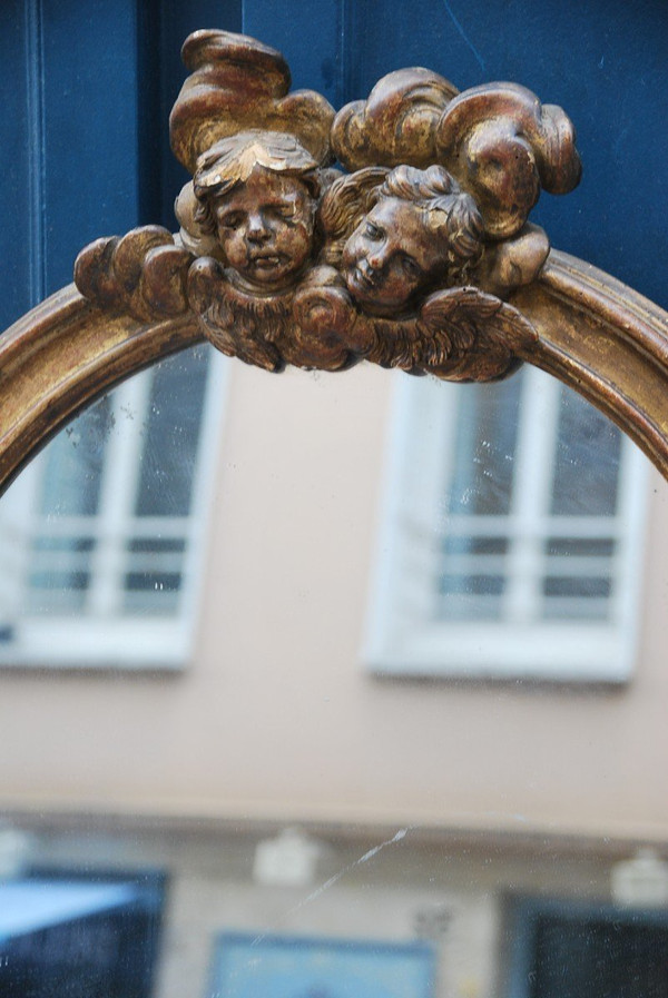 Specchio in legno dorato con teste d'angelo, XVIII secolo