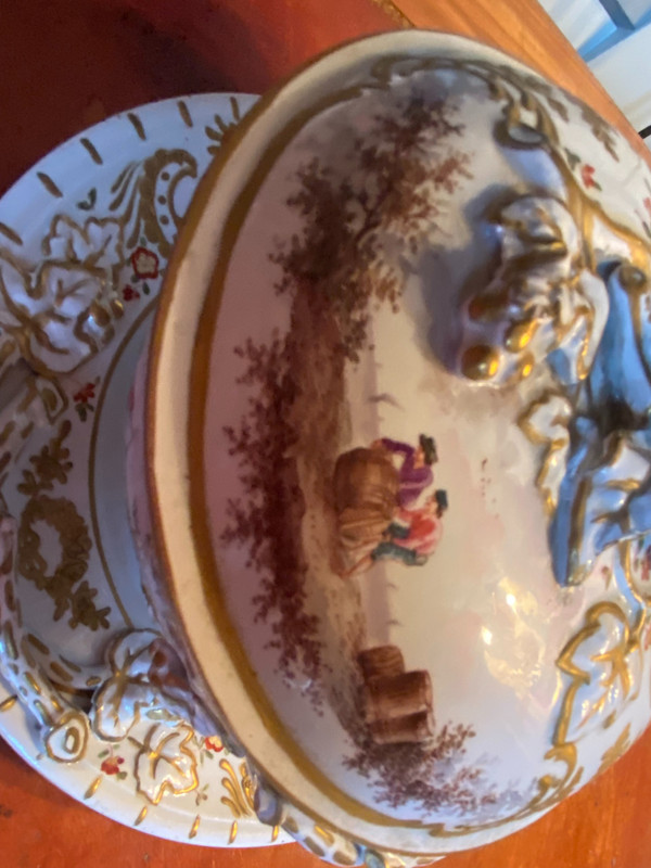  Très beau Pot à bouillon et sa soucoupe en porcelaine de Hochst d'époques début 19ème