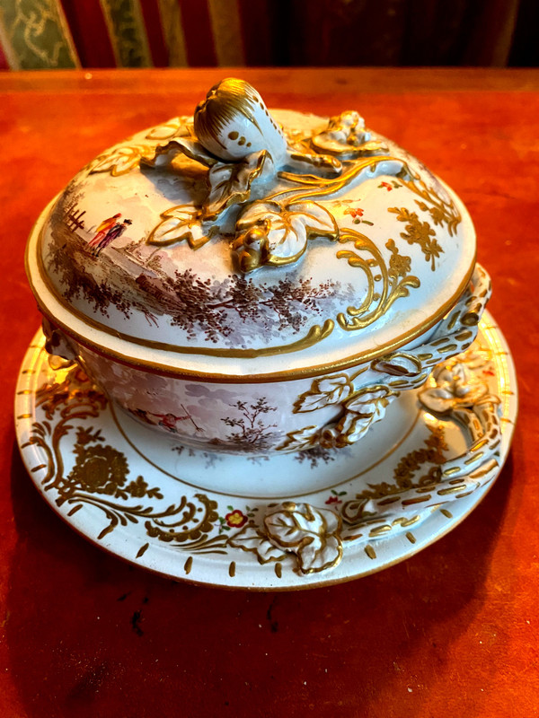  Très beau Pot à bouillon et sa soucoupe en porcelaine de Hochst d'époques début 19ème