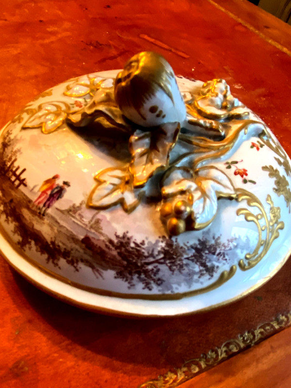  Très beau Pot à bouillon et sa soucoupe en porcelaine de Hochst d'époques début 19ème