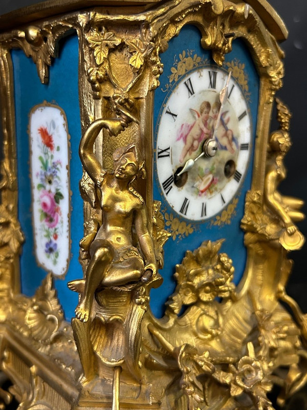 Pendule Bronze Doré Et Plaques De Porcelaine D’époque Napoléon III