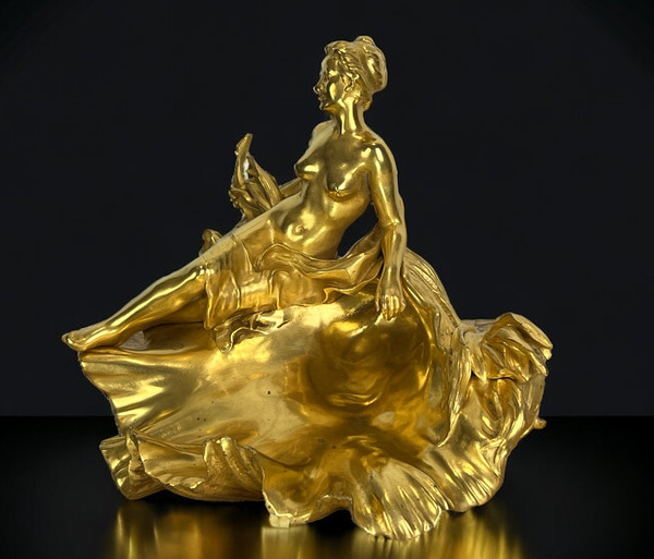 RAOUL LARCHE / COUPE /  ENCRIER DIT " A LA NYMPHE VICTORIEUSE EN BRONZE DORÉ