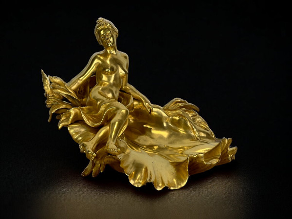 RAOUL LARCHE / COUPE /  ENCRIER DIT " A LA NYMPHE VICTORIEUSE EN BRONZE DORÉ