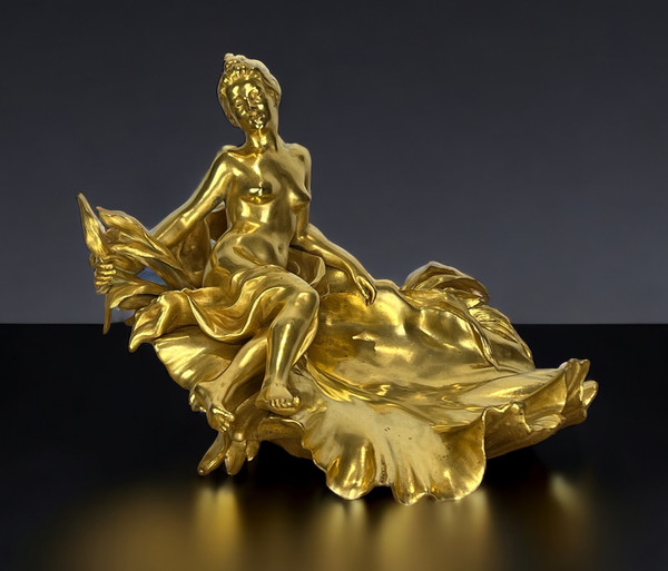 RAOUL LARCHE / COUPE /  ENCRIER DIT " A LA NYMPHE VICTORIEUSE EN BRONZE DORÉ