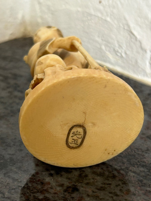 Okimono - Netsuke Elfenbein Schnitzerei Aus Japan Ende 19.