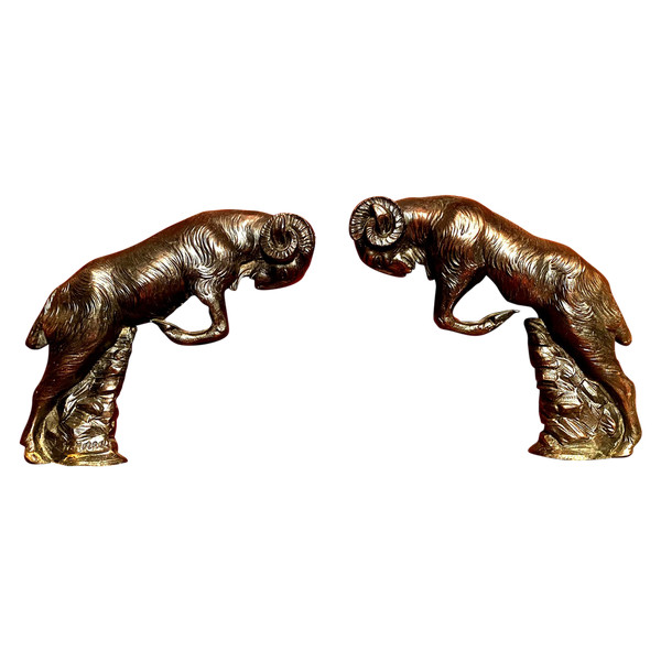 Paar Buchstützen aus patinierter Regula-Kupferbronze mit Ziegen im Kampf, signiert H. Foreau 1930