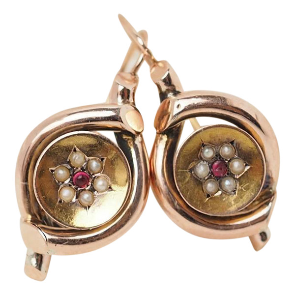 Boucles d'oreilles anciennes en or rose et perles fines