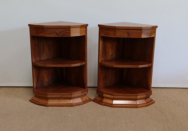 Pair of corner bedside tables in Walnut – 1940