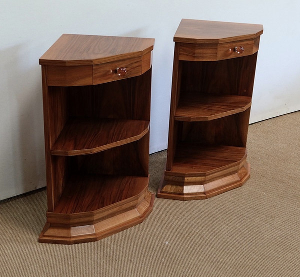 Pair of corner bedside tables in Walnut – 1940