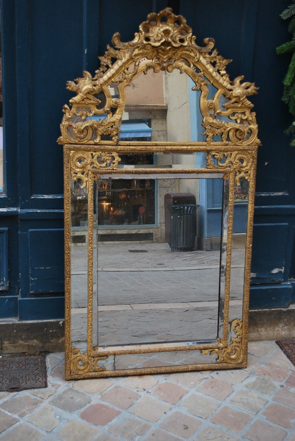 Beautiful Regency period mirror with Parecloses Early 18th century