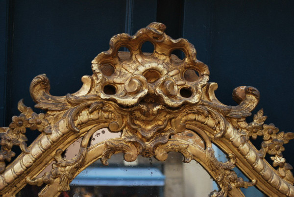 Beautiful Regency period mirror with Parecloses Early 18th century