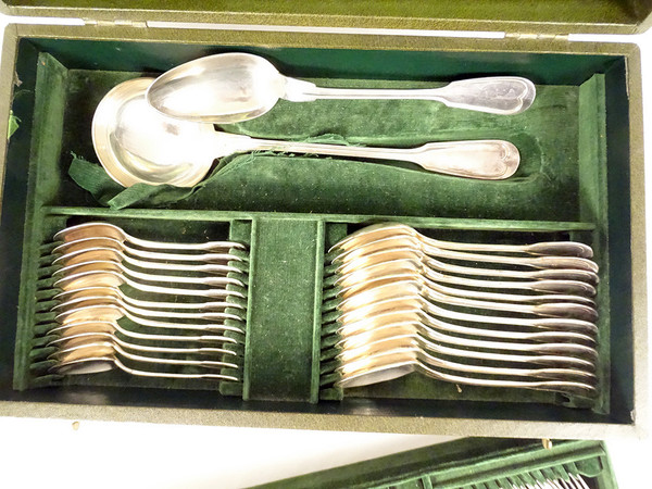 Housewife 62PC Silver Metal Cutlery Christofle Net Model 20th Century Box