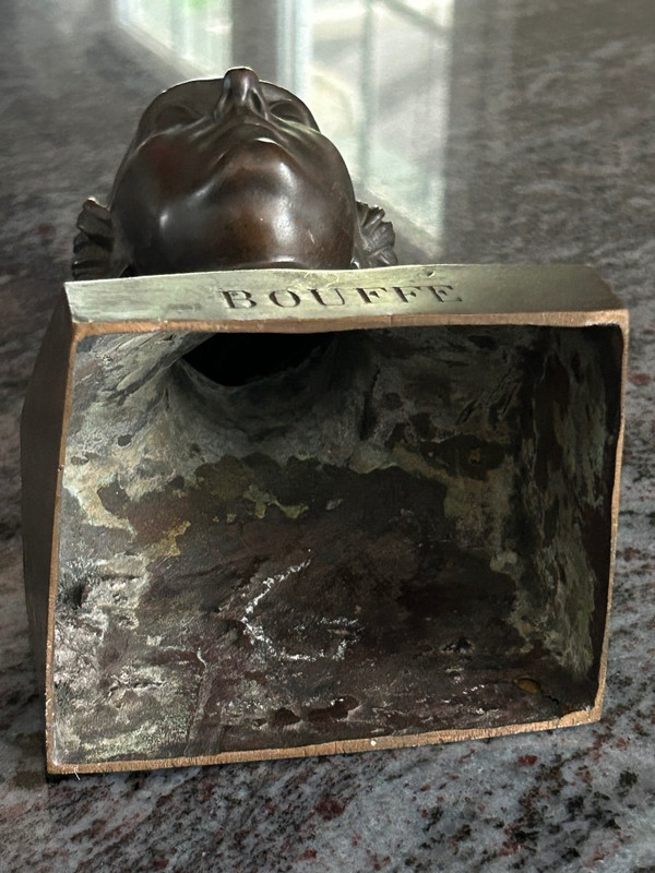 Paul Flosi Busto in bronzo del XIX secolo raffigurante Bouffe Datato 1853 Riduzione Colas