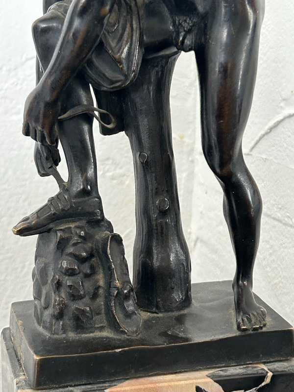 Bronzo dopo l'antichità - Hermès attacca il suo sandalo - Cincinnatus Antica Grecia