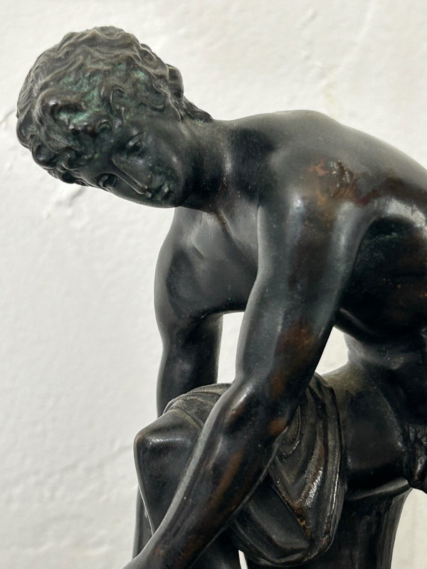 Bronzo dopo l'antichità - Hermès attacca il suo sandalo - Cincinnatus Antica Grecia