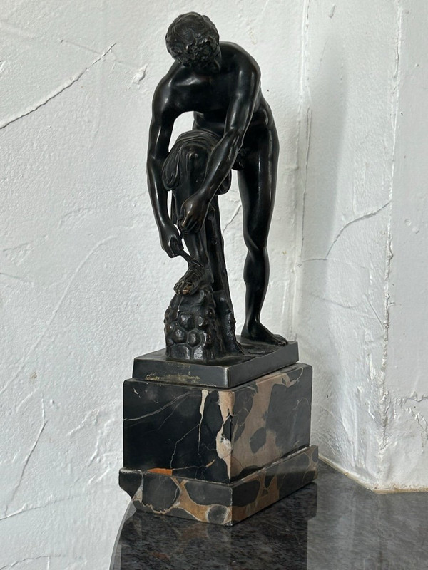 Bronzo dopo l'antichità - Hermès attacca il suo sandalo - Cincinnatus Antica Grecia