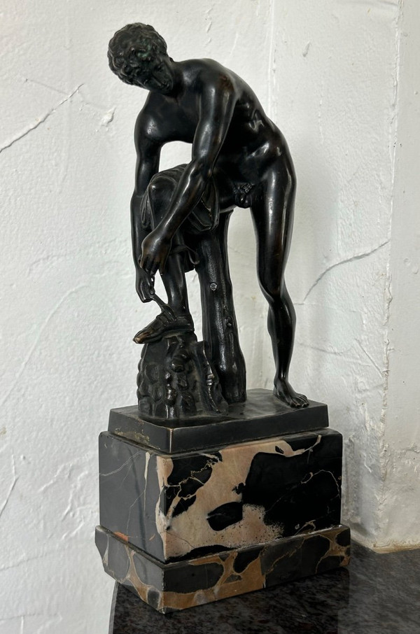 Bronzo dopo l'antichità - Hermès attacca il suo sandalo - Cincinnatus Antica Grecia