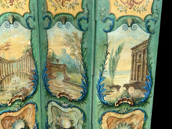 PARAVENT ANCIEN DU XIXe A 4 FEUILLES EN TOILE PEINTE A DECOR D ARCHITECTURES