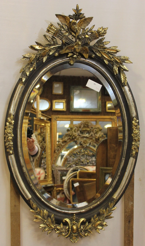 Specchio nuziale ovale, coppia di uccelli, foglia oro e patina, vetro molato 65 x 109 cm