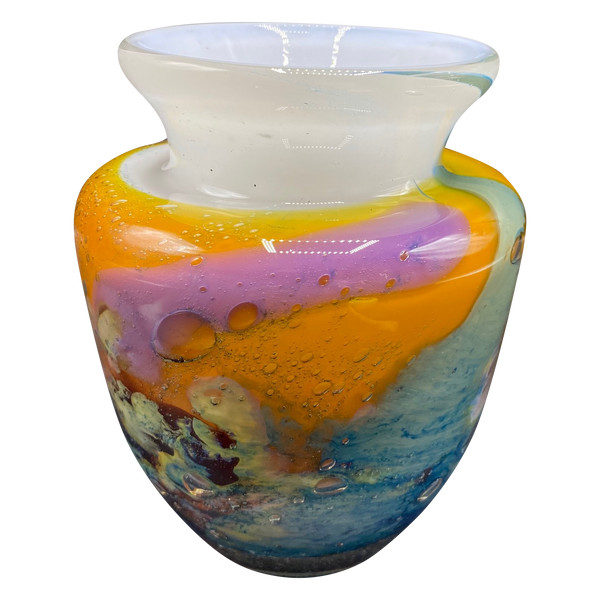 VASE AUS GEBLASENEM GLAS