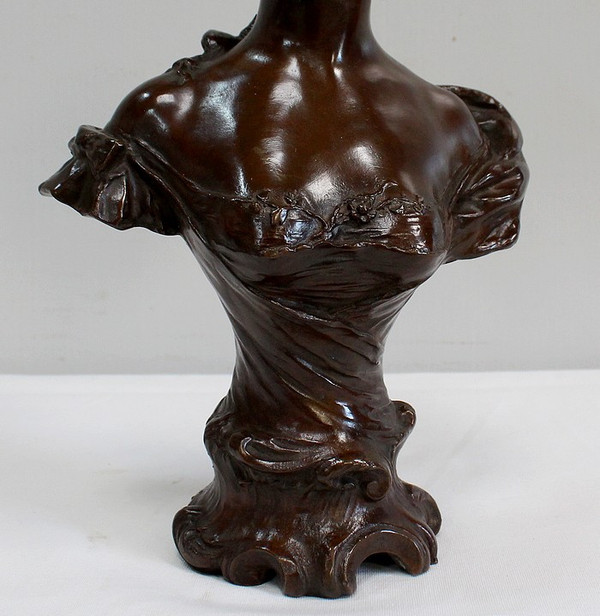 “Donna con cappello” in bronzo di Meslais – Inizio XX secolo