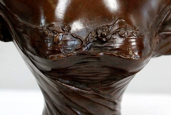 “Donna con cappello” in bronzo di Meslais – Inizio XX secolo