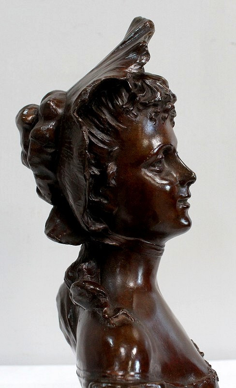 “Donna con cappello” in bronzo di Meslais – Inizio XX secolo