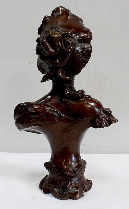 “Donna con cappello” in bronzo di Meslais – Inizio XX secolo