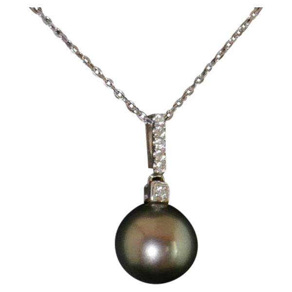 Anhänger aus Tahiti-Perle und Diamant, Kette aus 18 Karat Weißgold.