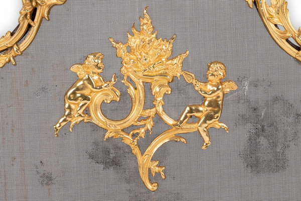 Pare-feu en bronze doré de style Louis XV. Circa 1880.