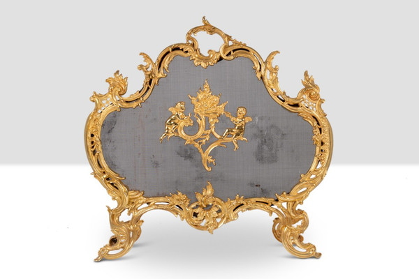 Pare-feu en bronze doré de style Louis XV. Circa 1880.