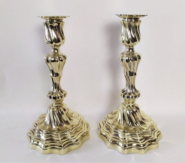Paire De Bougeoirs  De Style Rocaille 18ème