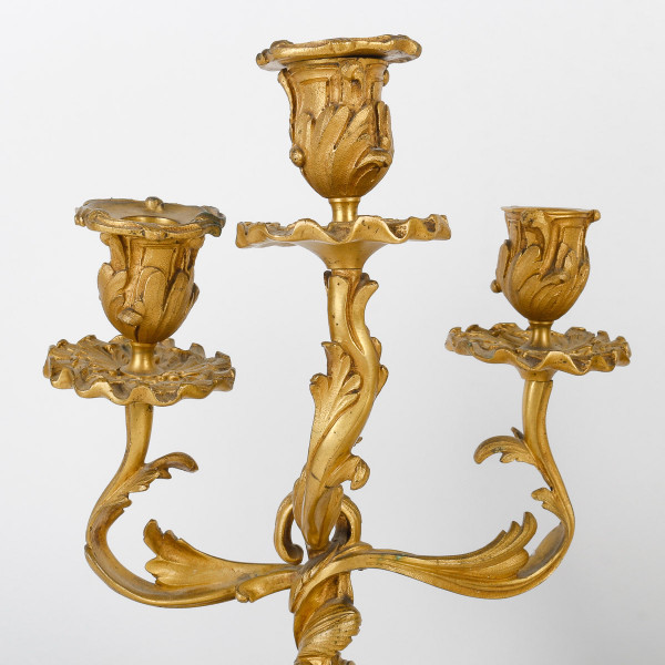 Eine Kamingarnitur aus vergoldeter Bronze Ende XIX.