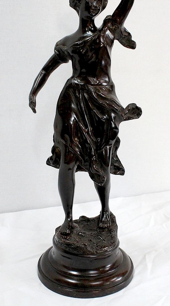 "Donna con torcia" in bronzo firmato V. Rousseau - Fine XIX secolo