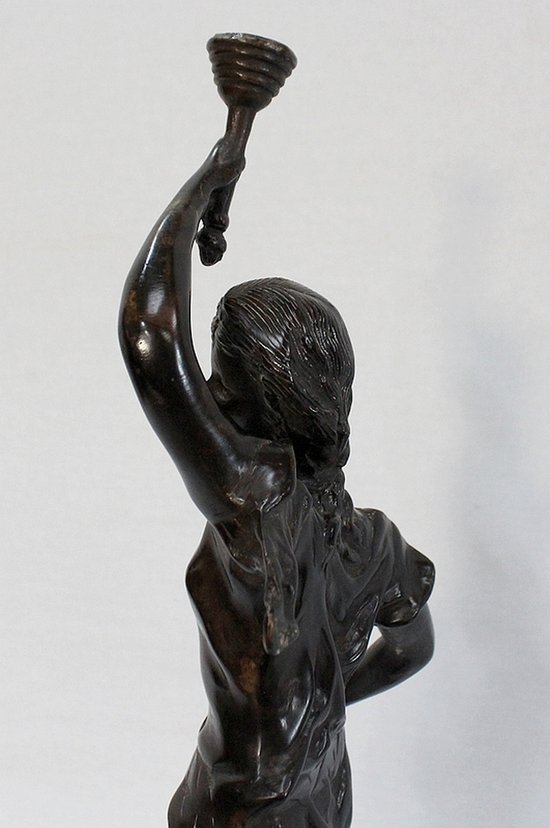 "Donna con torcia" in bronzo firmato V. Rousseau - Fine XIX secolo