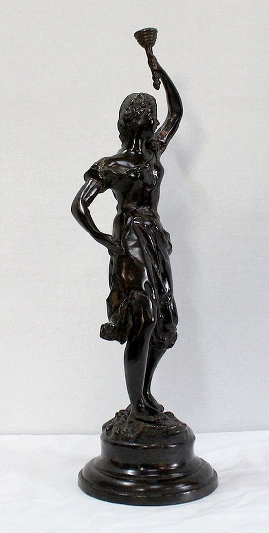 "Donna con torcia" in bronzo firmato V. Rousseau - Fine XIX secolo