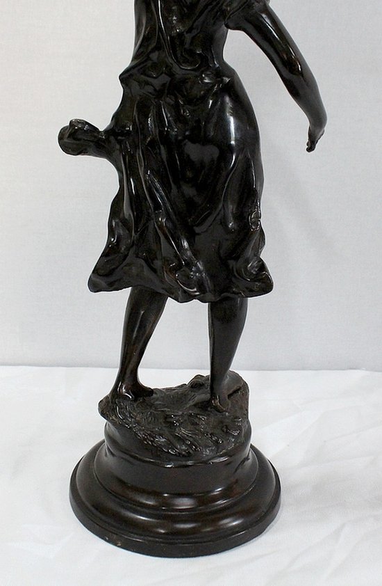 "Donna con torcia" in bronzo firmato V. Rousseau - Fine XIX secolo