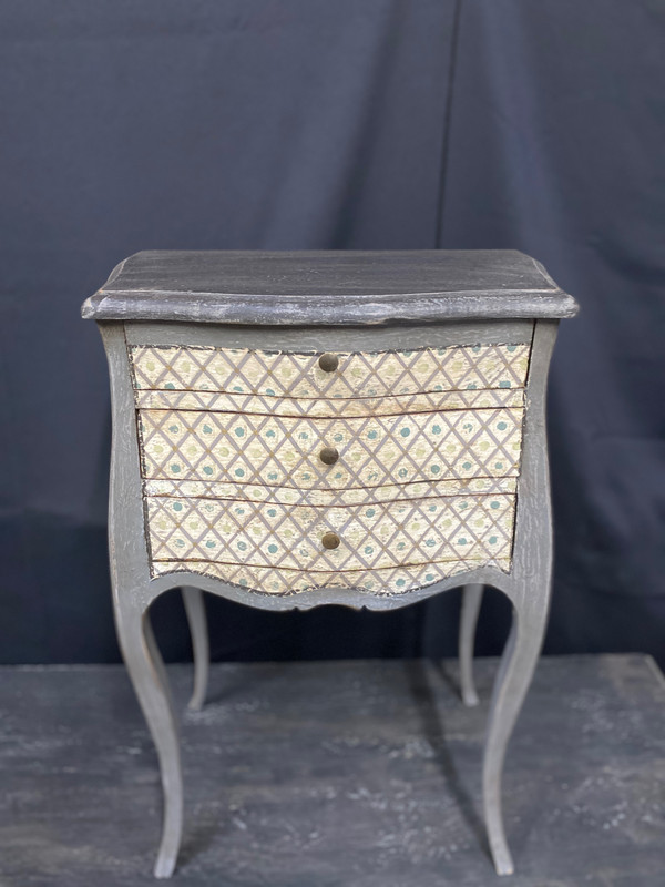 Commode entre deux galbée Louis XV des années 1930 patinée 